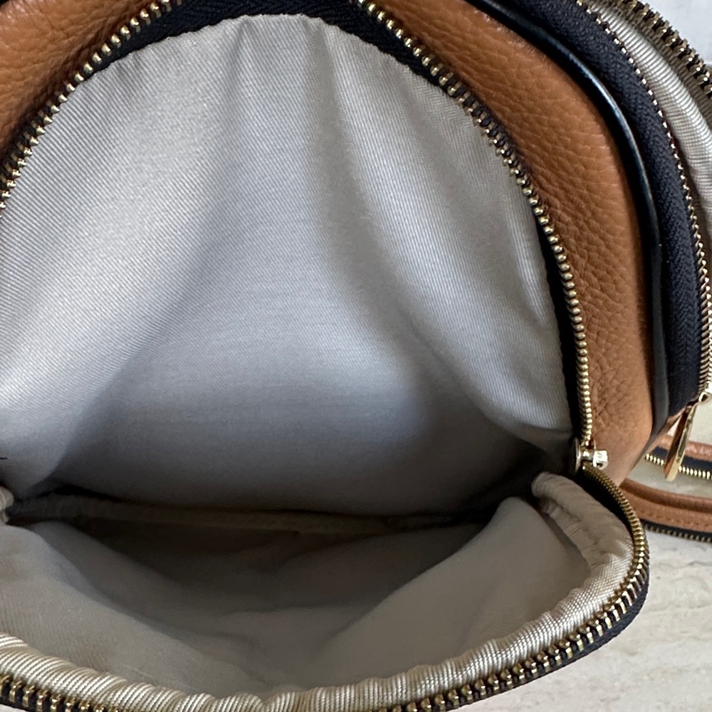 Valentina Leather Crossbody Sling Bag - Classic Travel Carry - Picture 5 of 9